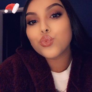 Meet your Posher, Davina